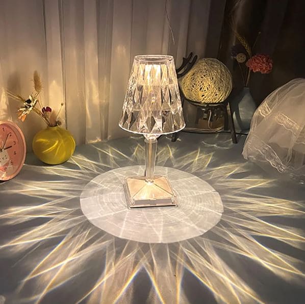 Crystaht ™ - Crystal effect candlestick lamp